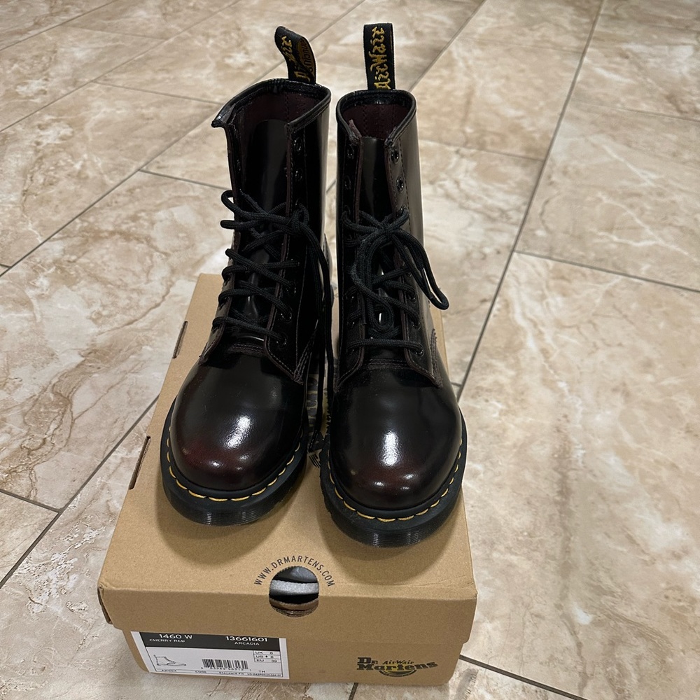 (NEW) Dr. Martens Womens 1460 W Arcadia Size 8 Cherry Red